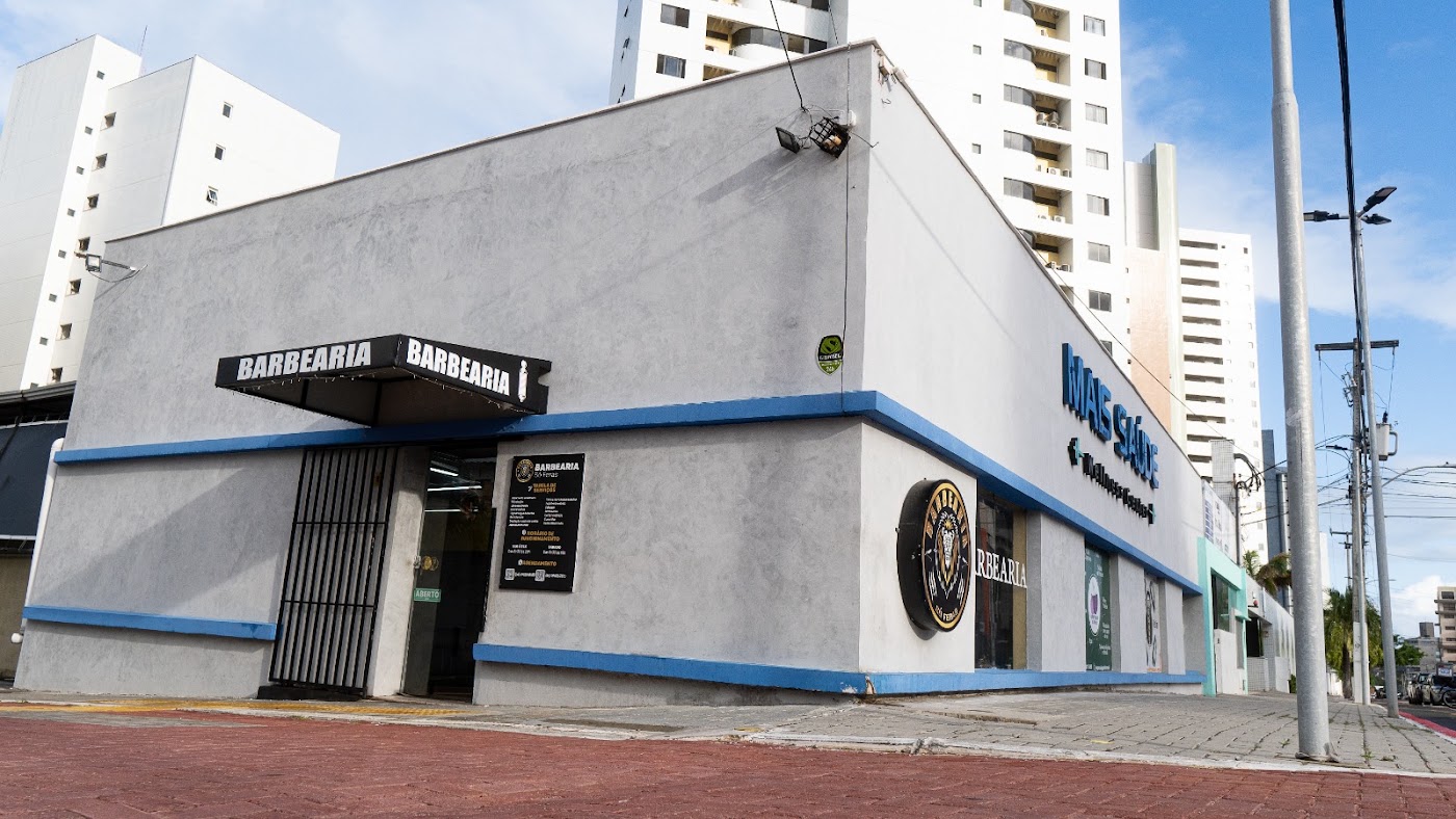 Fachada da Barbearia Só Feras na Av. Praia de Ponta Negra